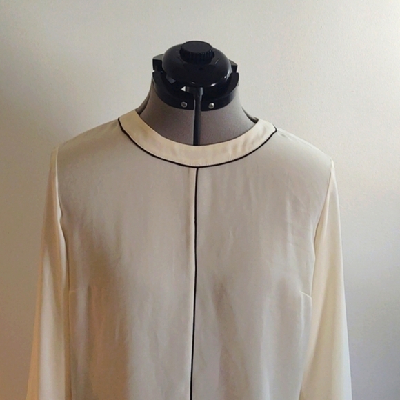 Banana Republic Piped Flutter Sleeve Blouse Sz M - Picture 2 of 9